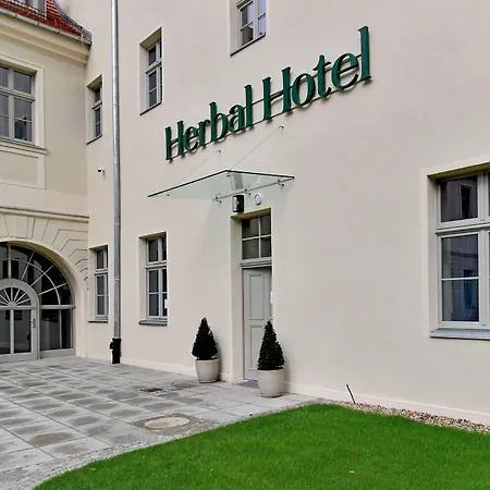 Herbal Hotell 3*